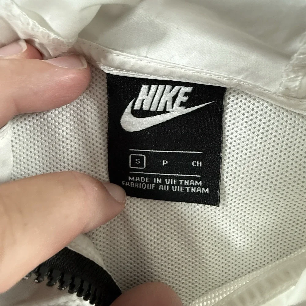 NIKE Windbreaker Jacket Mens Small White Black Full Zip Colorblock Vented Hooded